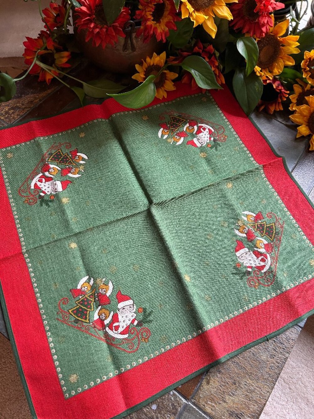 Vintage Austrian Christmas/Weihnacht Table Linens - Picture 3 of 16